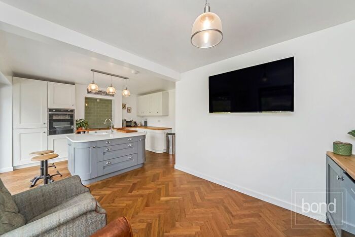 3 Bedroom Chalet For Sale In Chignal Road, Chelmsford, CM1