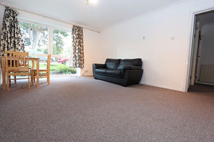 1 Bedroom Flat To Rent In Lucerne Close, London, N13