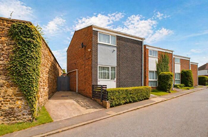 3 Bedroom Detached House For Sale In Berry Green Road, Finedon, Northamptonshire, NN9