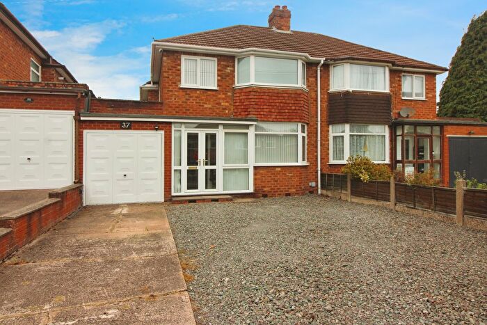 3 Bedroom Semi-Detached House For Sale In Anglesey Road, Walsall, WS8