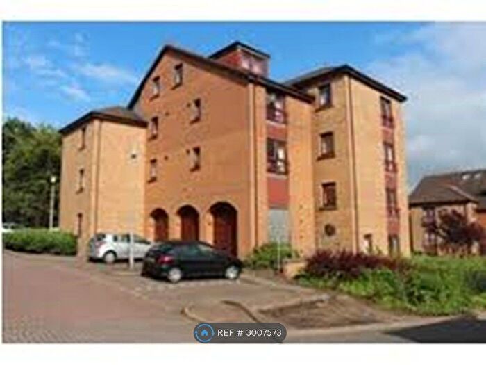 3 Bedroom Maisonette To Rent In Beechwood Road, Glasgow, G67