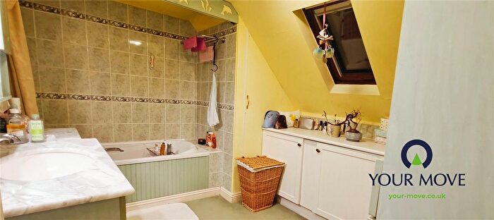 1 Bedroom Flat To Rent In Clifton Crescent, Folkestone, Kent, CT20