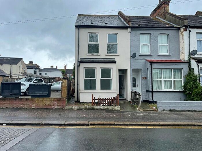 4 Bedroom Semi-Detached House To Rent In North Road, Southend-On-Sea, Essex, SS0