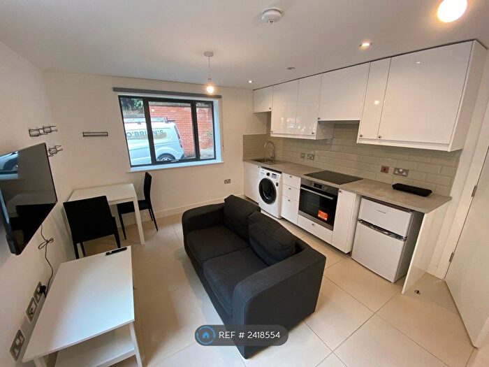 2 Bedroom Flat To Rent In Clarendon Road, Leeds, LS2