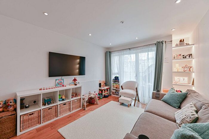1 Bedroom Flat For Sale In Fairbourne Road, Clapham Park, London, SW4
