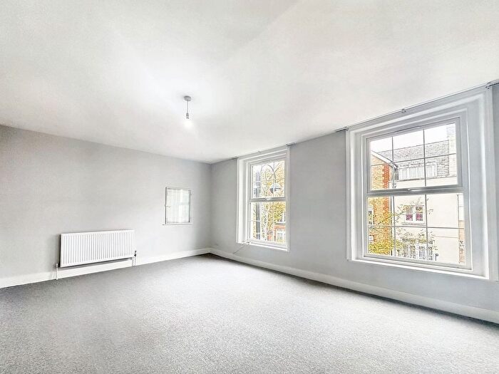 1 Bedroom Flat To Rent In High Street, Uxbridge, UB8