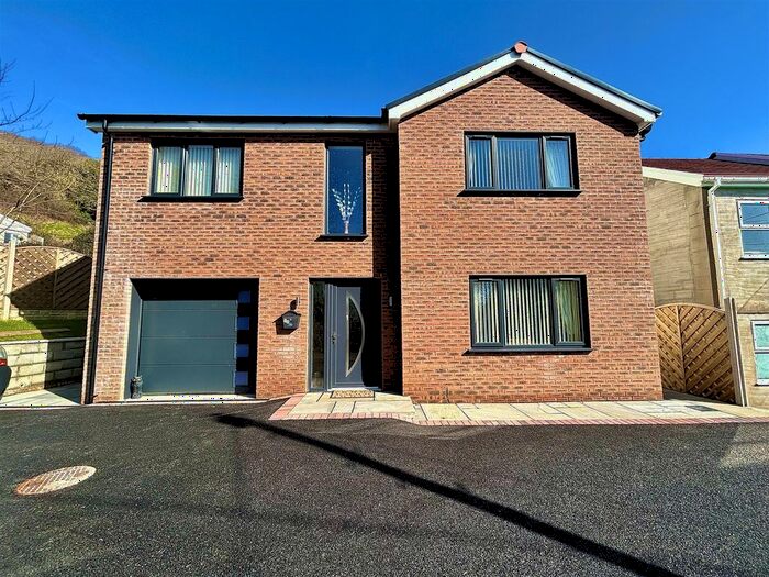 4 Bedroom Detached House For Sale In Stradey Hill, Llanelli, SA15