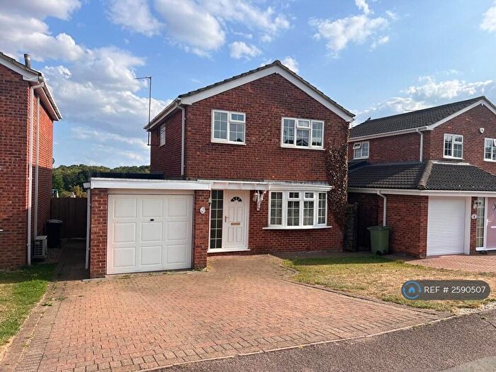 3 Bedroom Detached House To Rent In The Glade, Wellingborough, NN9