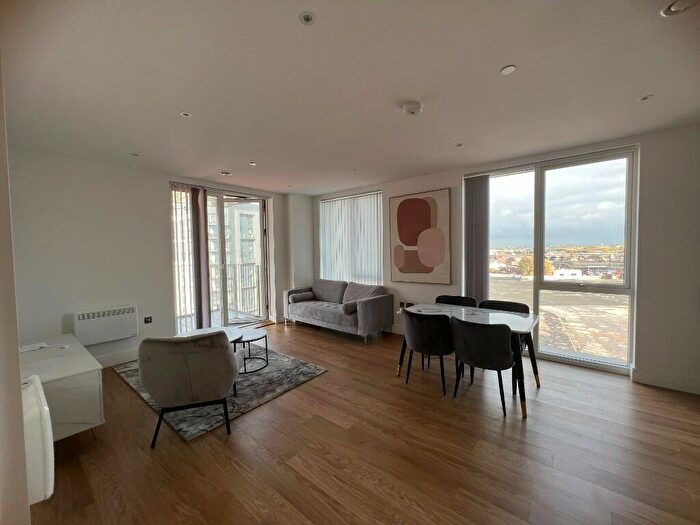 3 Bedroom Apartment To Rent In Pershore Street, Birmingham, B5