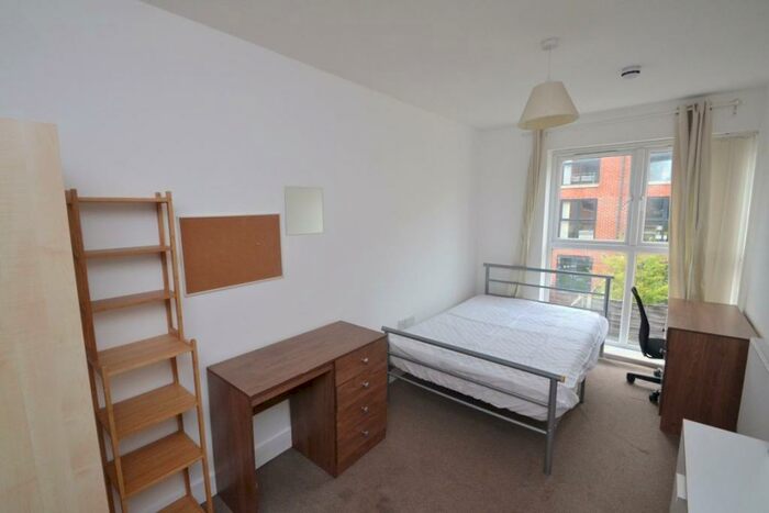 5 Bedroom Property To Rent In Dryden Street, M13