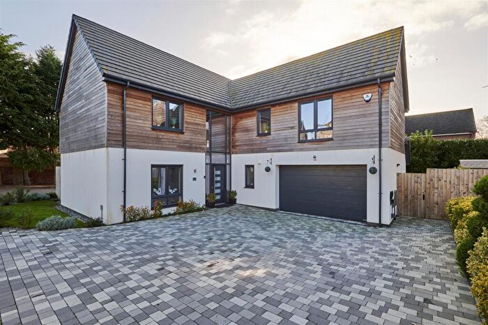 6 Bedroom Detached House For Sale In High Beech, Hayway, Rushden, NN10