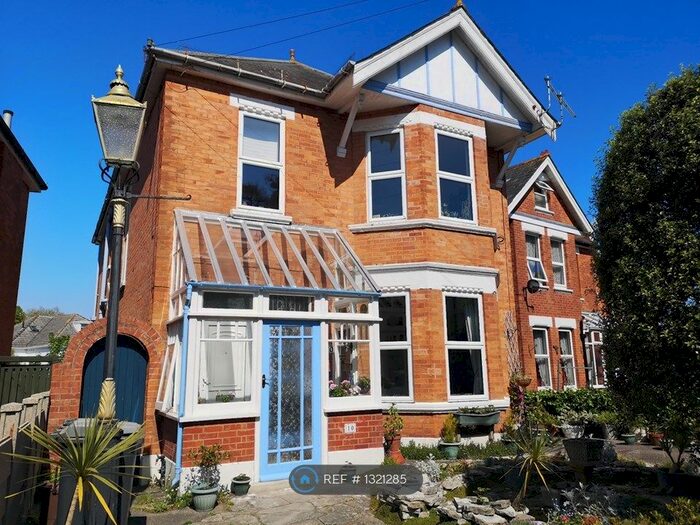 3 Bedroom Flat To Rent In New Park Road, Southbourne, BH6