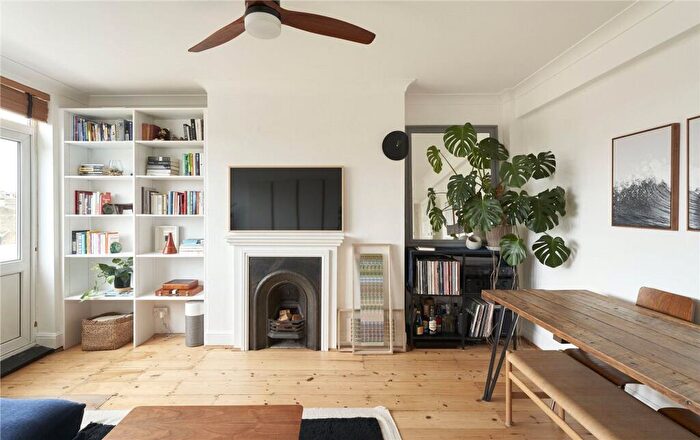 2 Bedroom Apartment For Sale In Osier Court, Osier Street, Stepney Green, E1