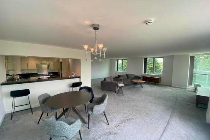 3 Bedroom Flat To Rent In River Crescent, Nottingham, NG2