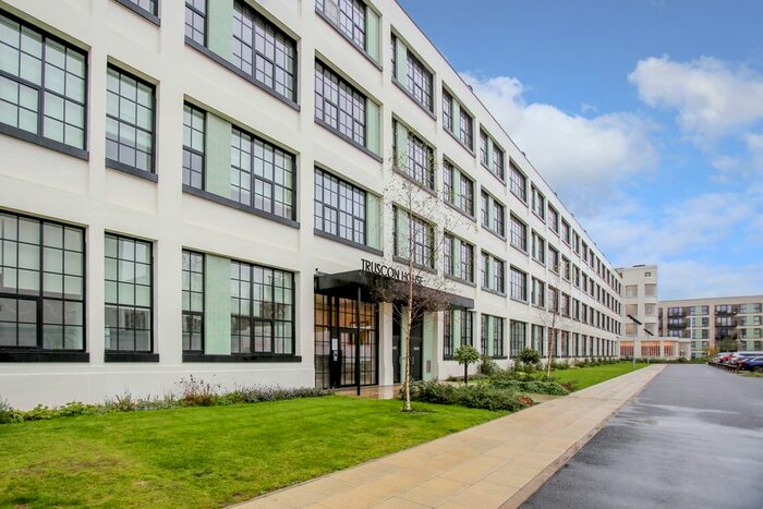 2 Bedroom Flat To Rent In Carnation Gardens, Hayes, UB3