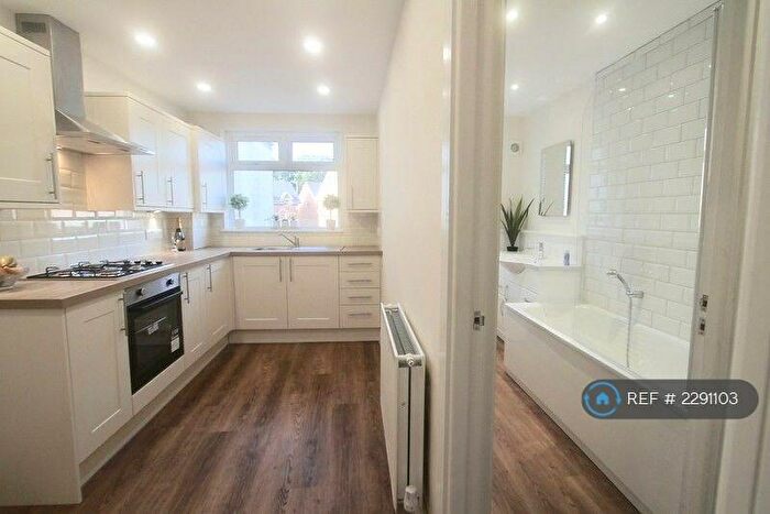 2 Bedroom Flat To Rent In Grove Vale, London, SE22
