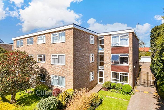 2 Bedroom Apartment For Sale In Pound Road, Banstead, Surrey, SM7