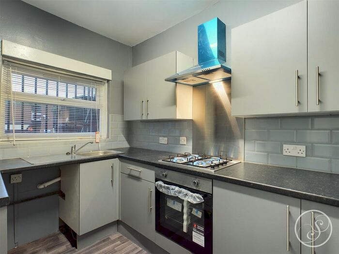 2 Bedroom Flat To Rent In Meanwood Road, Meanwood, Leeds, LS6