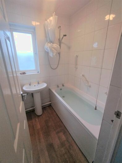 3 Bedroom Flat To Rent In Stirling Way, Thornaby, Stockton-On-Tees TS17