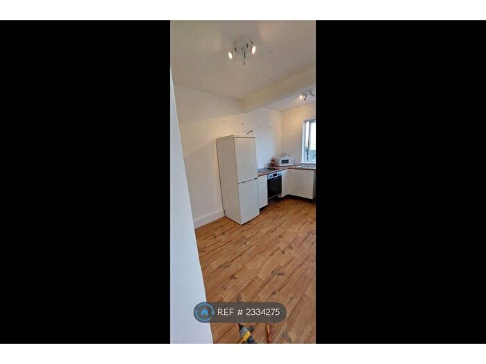 1 Bedroom Flat To Rent In County Road, Swindon, SN1