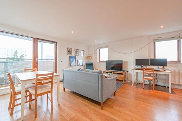 1 Bedroom Flat For Sale In Steward House, Trevithick Way, Bow, London, E3