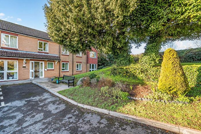 2 Bedroom Flat For Sale In School Road, Wrington, BS40