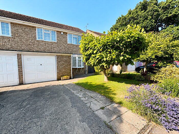3 Bedroom Semi-Detached House For Sale In Laburnum Way, Yeovil, BA20