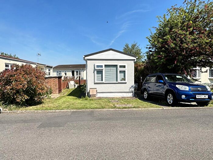 2 Bedroom Park Home For Sale In Penton Park, Chertsey, KT16