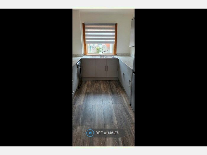 2 Bedroom Maisonette To Rent In Ross Place, Glasgow, G73