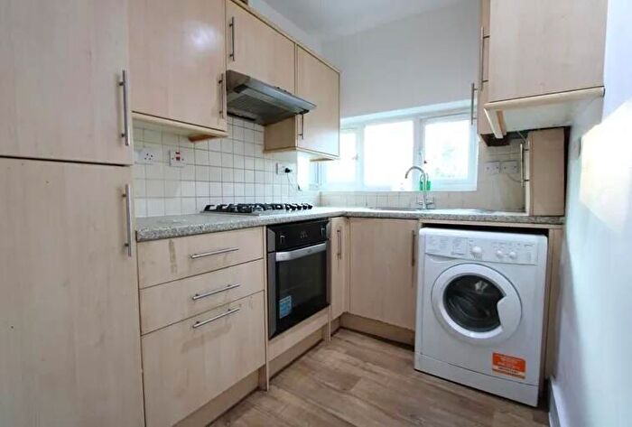 2 Bedroom Flat To Rent In Deer Park Gardens, Mitcham, CR4