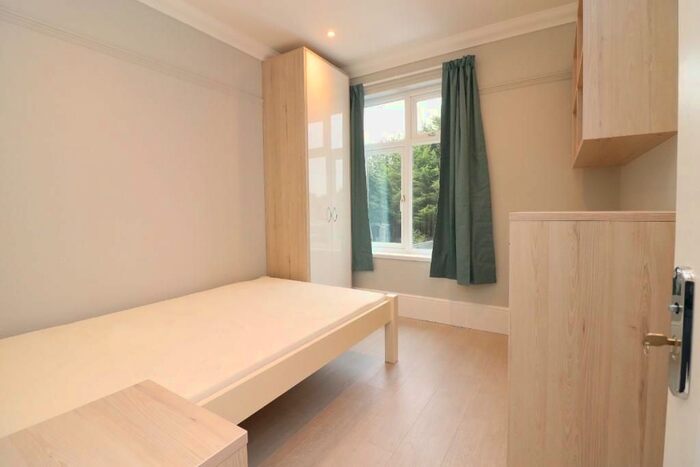 5 Bedroom Property To Rent In Kitchener Road, Southampton, SO17