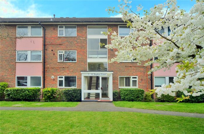 2 Bedroom Flat To Rent In Royal Avenue, Worcester Park, KT4