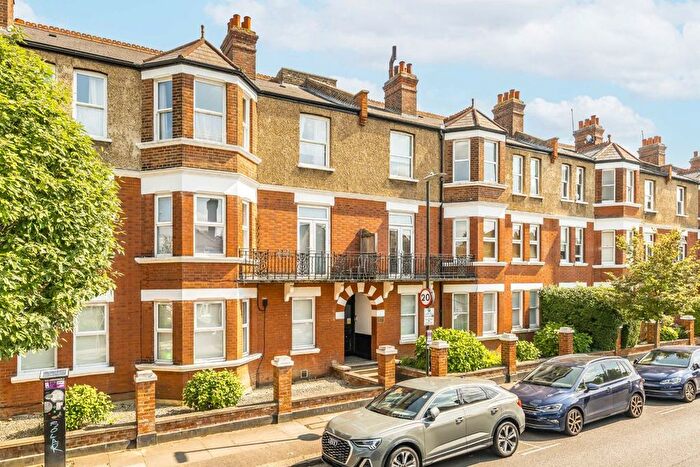 3 Bedroom Flat To Rent In Alwyne Road, Wimbledon, SW19