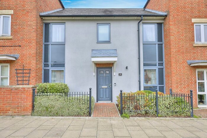 3 Bedroom Terraced House For Sale In Scribers Drive, Northampton, Northamptonshire, NN5