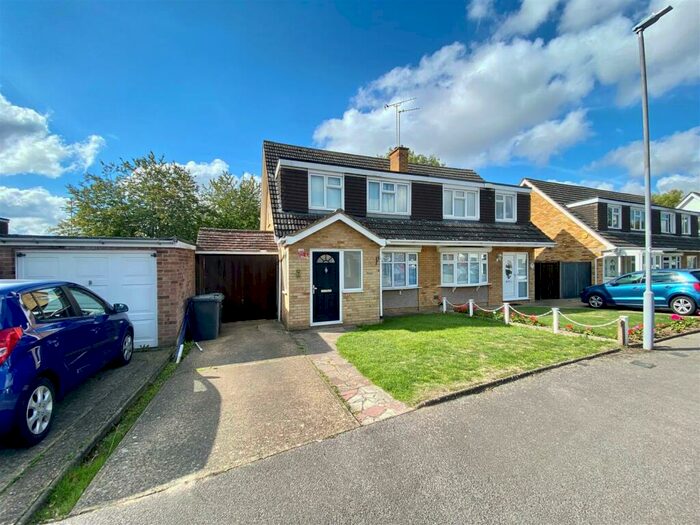 3 Bedroom Semi-Detached House To Rent In Turnpike Drive, Luton, LU3