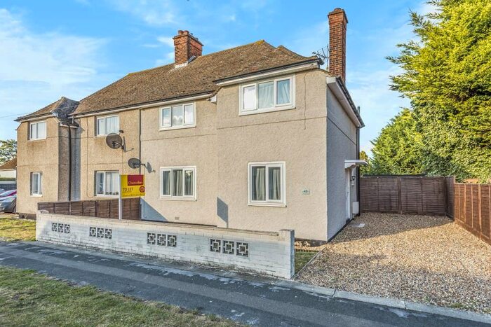 3 Bedroom Semi-Detached House To Rent In Prebendal Avenue, Aylesbury, HP21