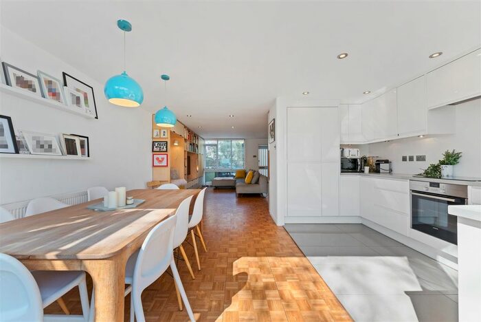 3 Bedroom Property To Rent In Shepherds Close, London, N6