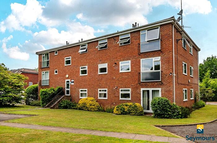2 Bedroom Flat For Sale In Shalford, Guildford, Surrey, GU4