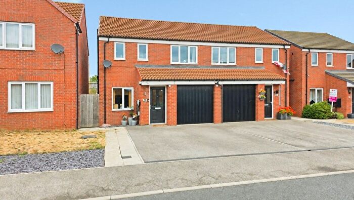 3 Bedroom Semi-detached House For Sale In Snow Close, Holdingham, NG34