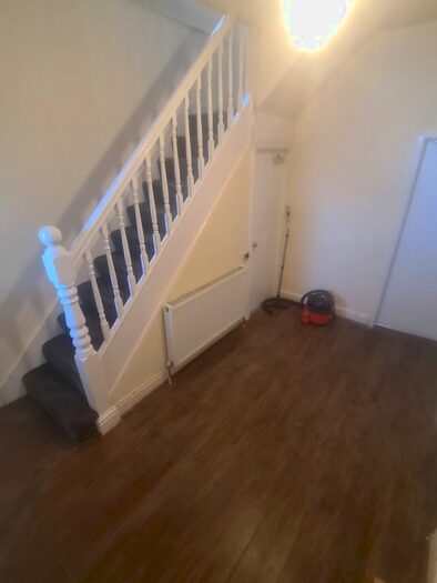 8 Bedroom Terraced House To Rent In Harlaxton Drive, Nottingham, NG7