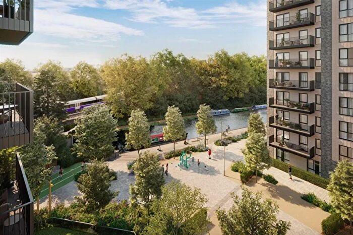 2 Bedroom Flat For Sale In Nestles Avenue, Hayes, UB3