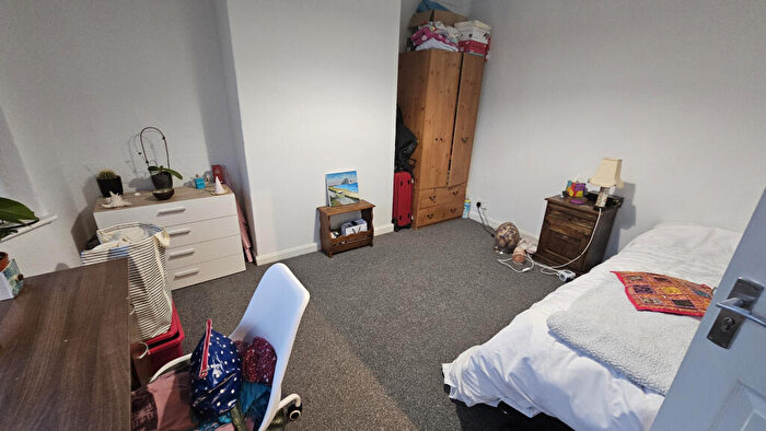 6 Bedroom House To Rent In Langdale Avenue, Leeds, LS6