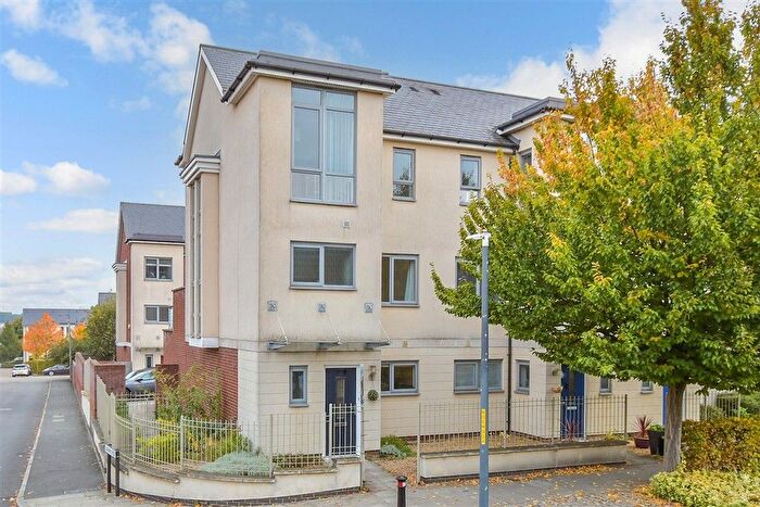 4 Bedroom End Of Terrace House For Sale In Springhead Parkway, Gravesend, Kent, DA11