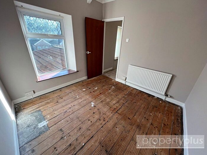3 Bedroom End Terrace House For Sale In Lloyd Street, Pentre, Rhonnda Cynon Taff, CF41