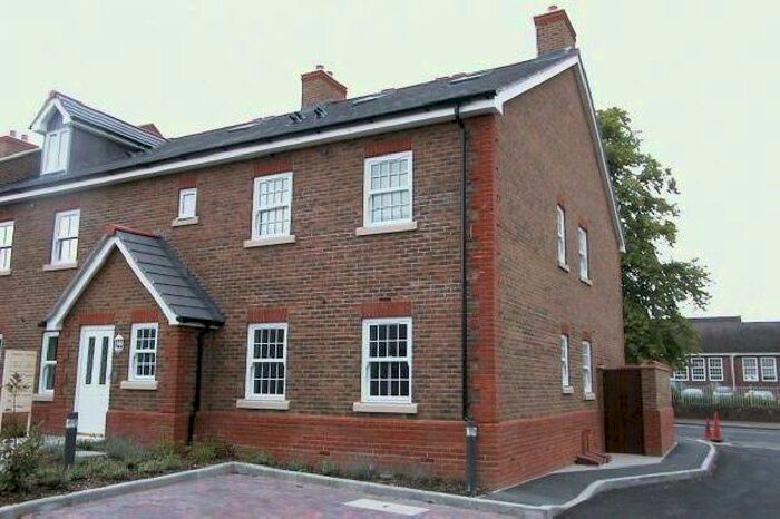 2 Bedroom Flat To Rent In Eastgate Mews, Brighton Road, Horsham, RH13