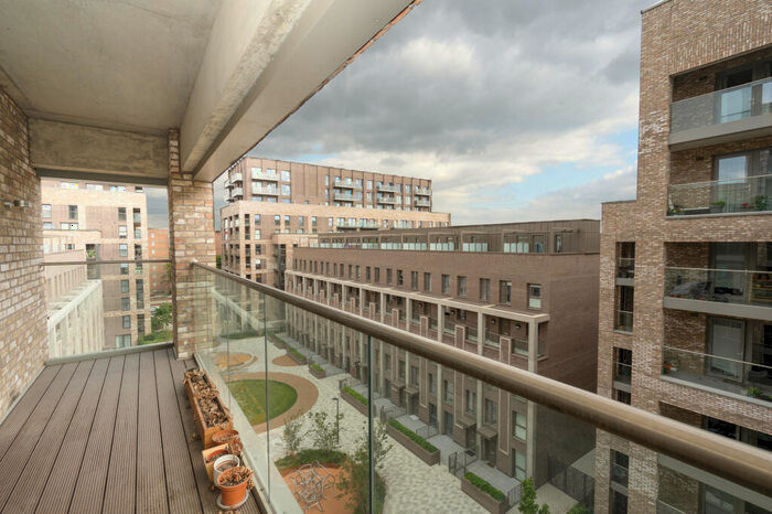 2 Bedroom Flat For Sale In Shipbuilding Way, London, Greater London, E13