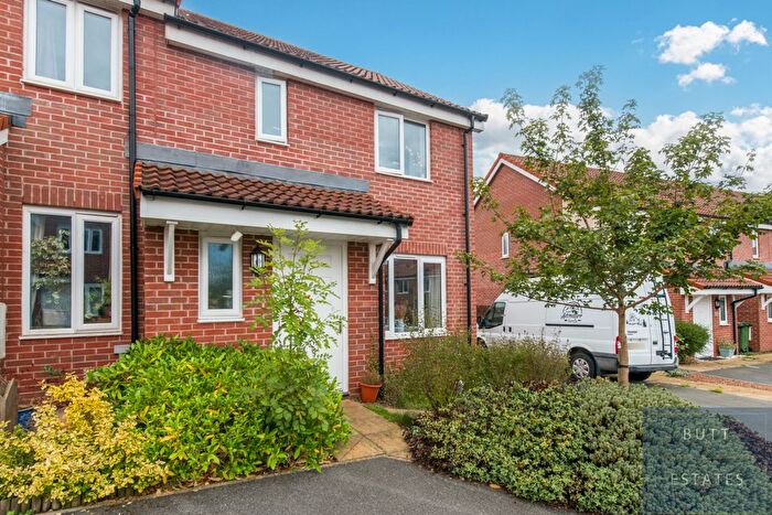 3 Bedroom End Terrace House For Sale In Brooklyn Close, Exeter, EX1
