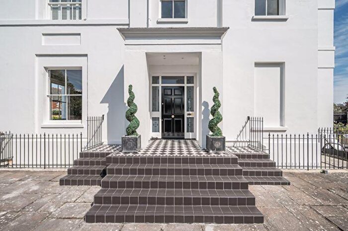 4 Bedroom Character Property For Sale In Uxbridge House, Wakefield Place, Alverstoke, PO12