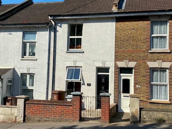 2 Bedroom Terraced House To Rent In Station Road, Strood, ME2