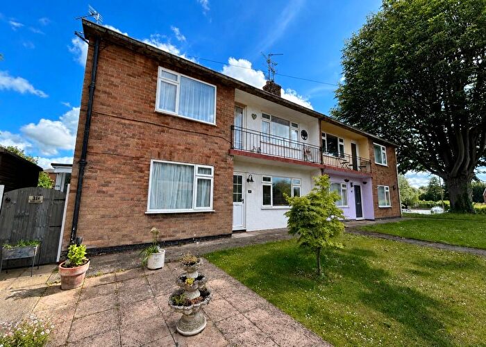 2 Bedroom Flat For Sale In Oakwell Close, Dunstable, LU6